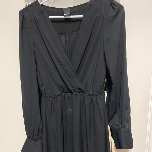 Swell Dresses & Skirts - Black wrap v neck